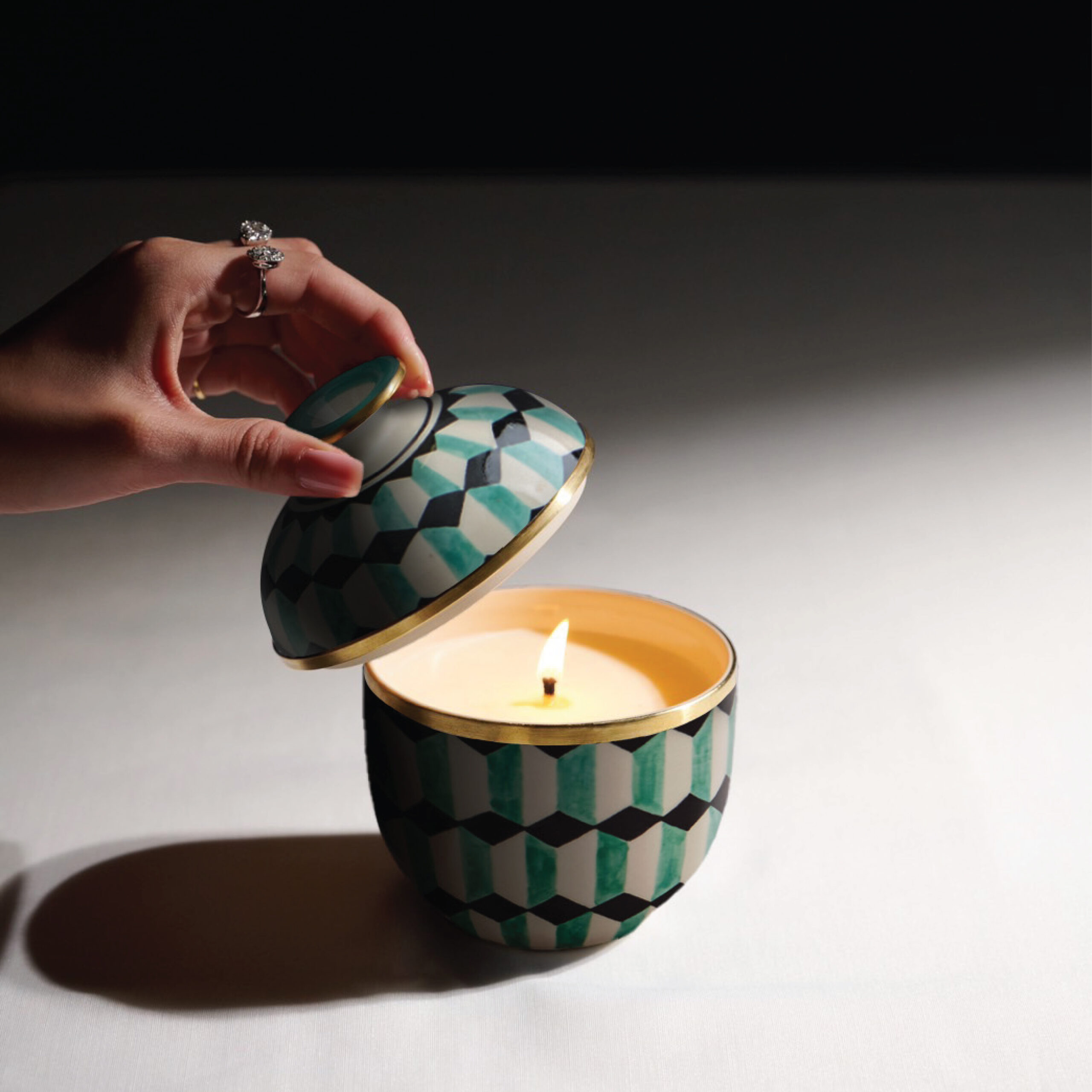 Ceramic Candle Tuay Honey Comb - Image 3